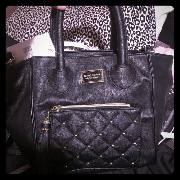 Betsey Johnson Handbags - 🖤Betsey Johnson Black Heart Quilted XBody Bag🖤